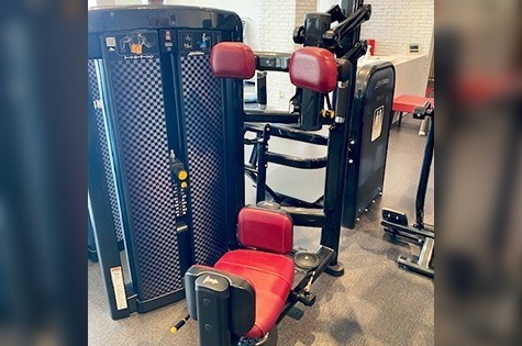 腹筋系のトレーニングマシン